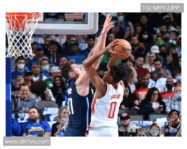 火箭队与达拉斯独行侠激战正酣谁能在NBA赛场上笑到最后